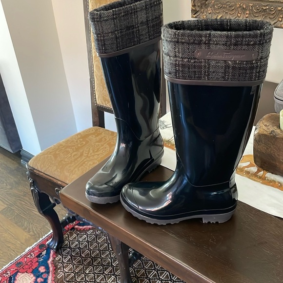 Stunning “Salvatore Ferragamo” rain boots - Picture 4 of 10